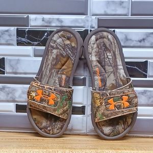 Under Armour 4D Foam Green Camo Slides Size 2y Kids